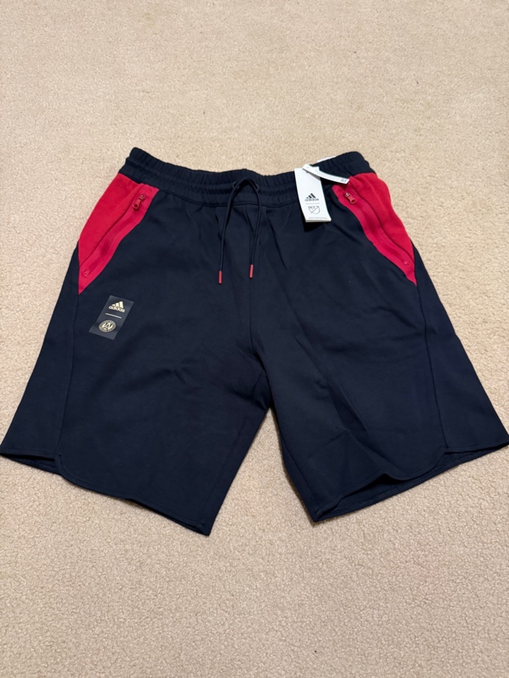 NEW Adidas Atlanta United Men’s Black Player Travel Soccer Shorts NWT Large (L)